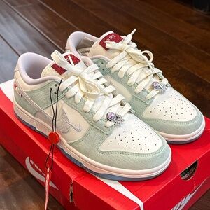 Nike Dunks - BRAND NEW